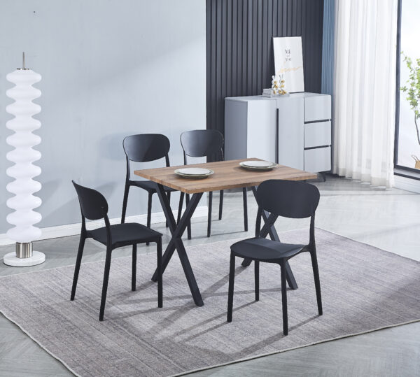 Silla Cross apilable para cocina o comedor, diseño moderno con asiento MDF y patas metálicas negras