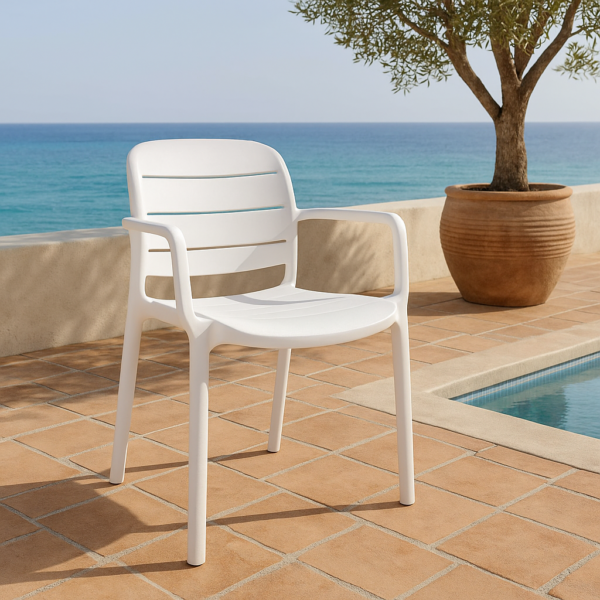 Silla de exterior apilable con brazos modelo Miami – polipropileno resistente en varios colores