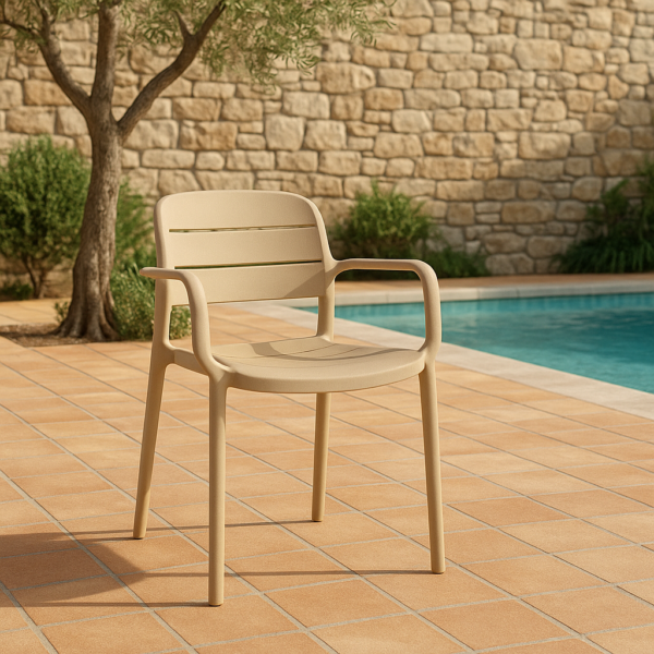 Silla de exterior apilable con brazos modelo Miami – polipropileno resistente en varios colores