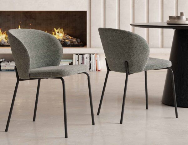 Silla de comedor tapizada CG1574 con patas metálicas negras y tejido Brego varios colores