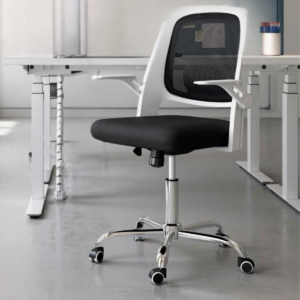 Silla de oficina Ergoflex con respaldo en tela, base cromada y brazos abatibles, ideal para teletrabajo. Envío en Murcia.