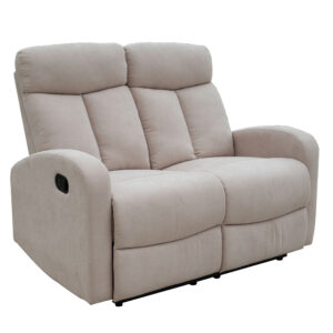 Sofá relax Espuña de 2 plazas, reclinable y tapizado en color beige, con reposapiés abierto.
